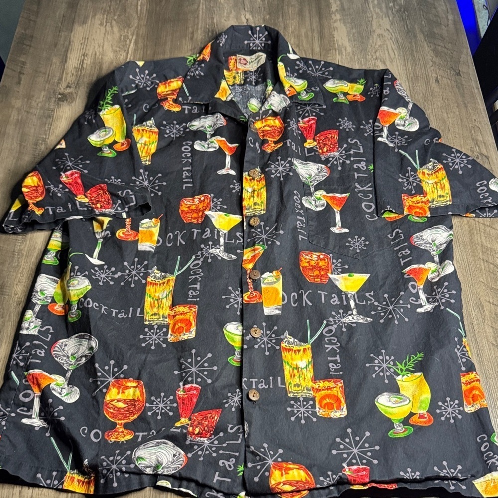 Hilo Hattie Vintage 90’s Tropical Tiki Bar Black Cocktail Happy Hour Button Up